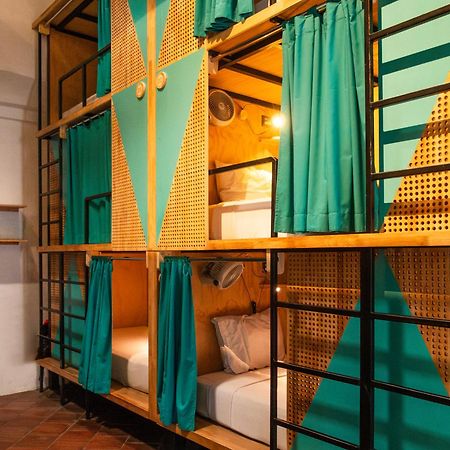 אנטיגואה גואטמלה Adra Hostel מראה חיצוני תמונה A capsule hotel in Tokyo