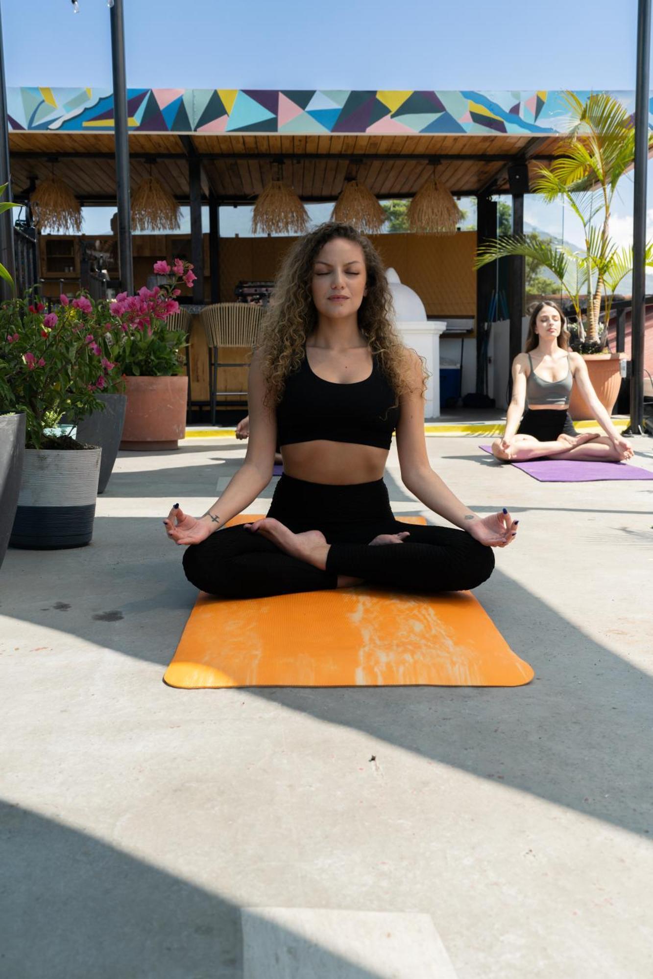 אנטיגואה גואטמלה Adra Hostel מראה חיצוני תמונה Siddhasana