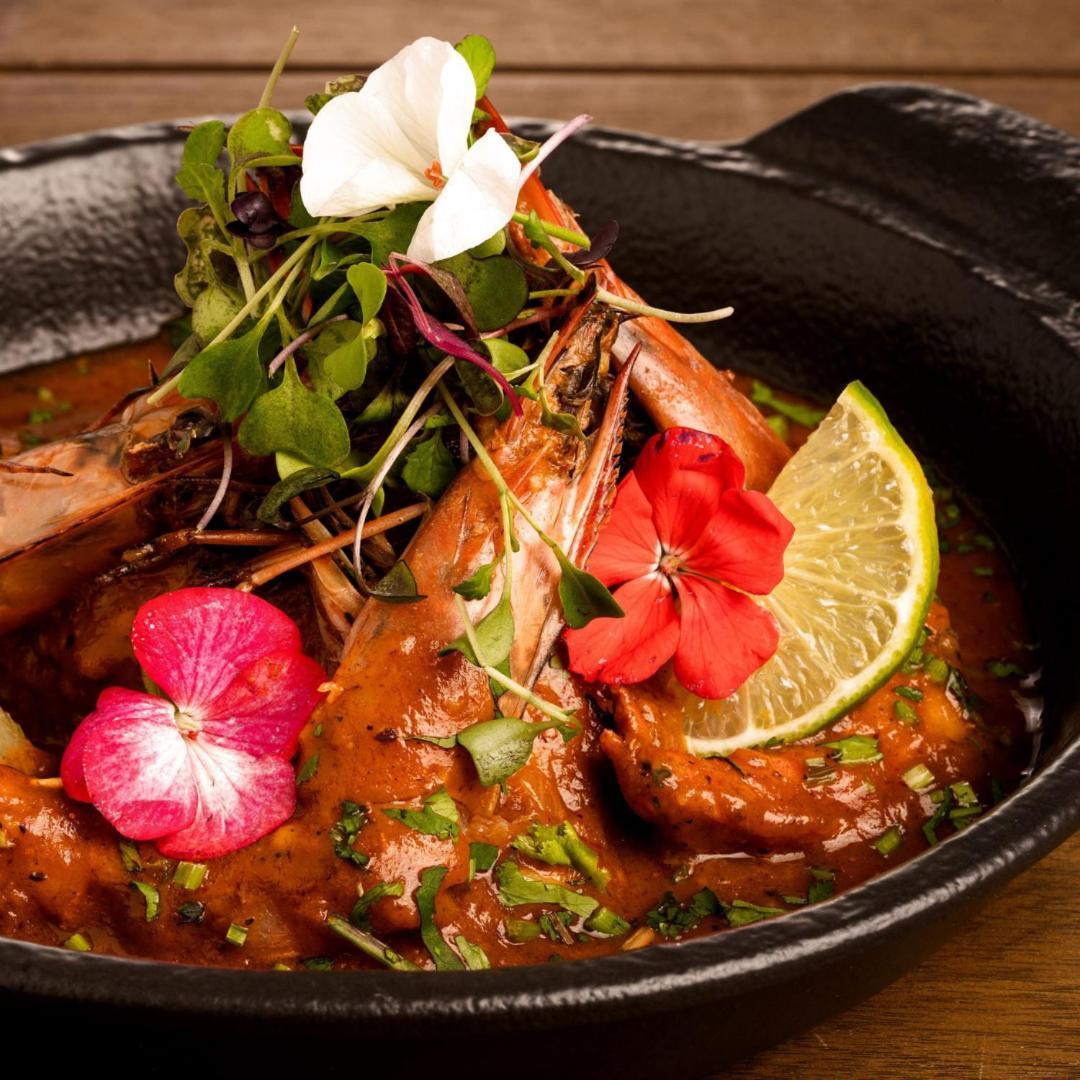 אנטיגואה גואטמלה Adra Hostel מראה חיצוני תמונה Shrimp and edible flowers