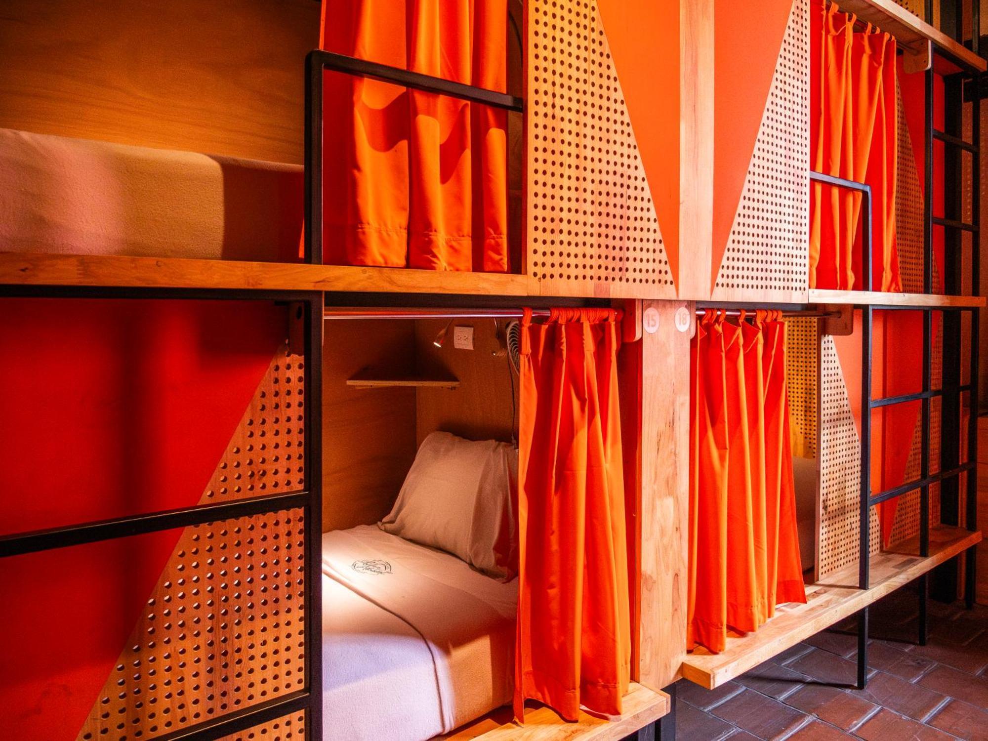 אנטיגואה גואטמלה Adra Hostel מראה חיצוני תמונה A capsule hotel in Tokyo