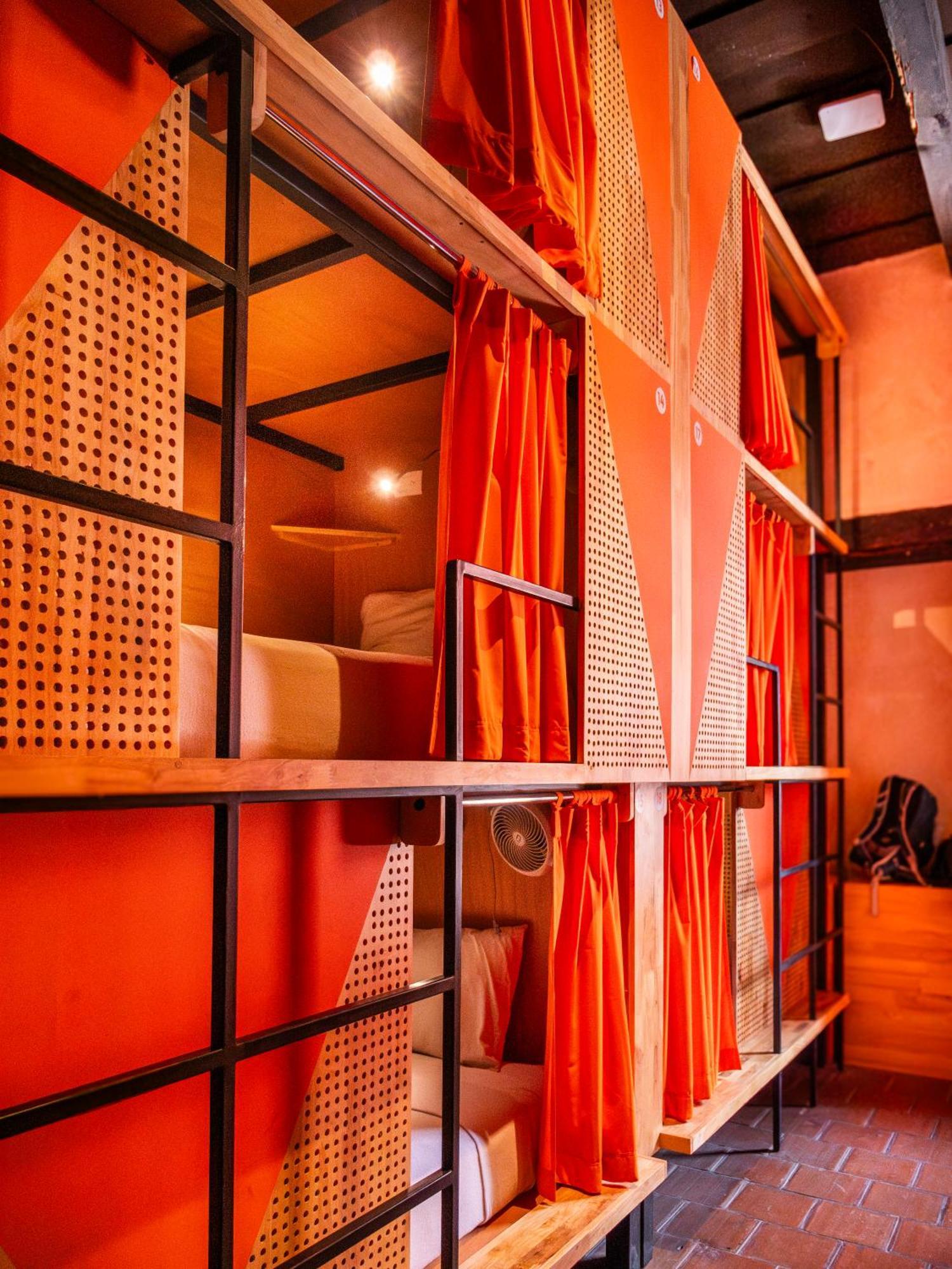 אנטיגואה גואטמלה Adra Hostel מראה חיצוני תמונה A capsule hotel in Tokyo