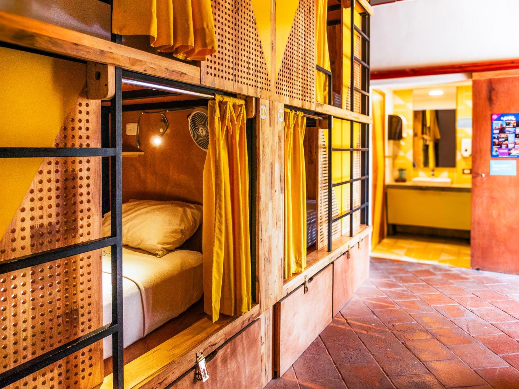 אנטיגואה גואטמלה Adra Hostel מראה חיצוני תמונה Hostel in Thailand